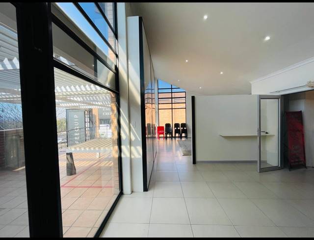 198M² RETAIL FOR SALE IN LONEHILL